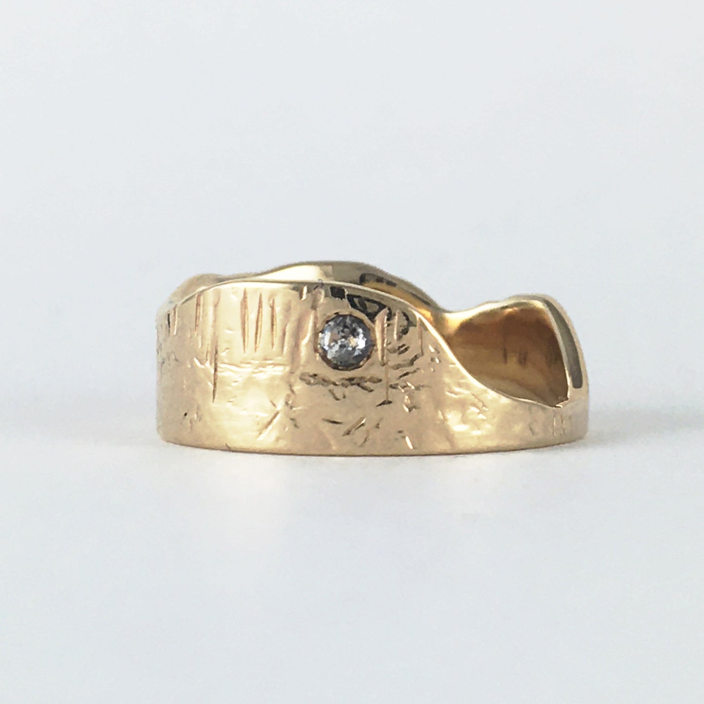 Gold Mount Tom Ring